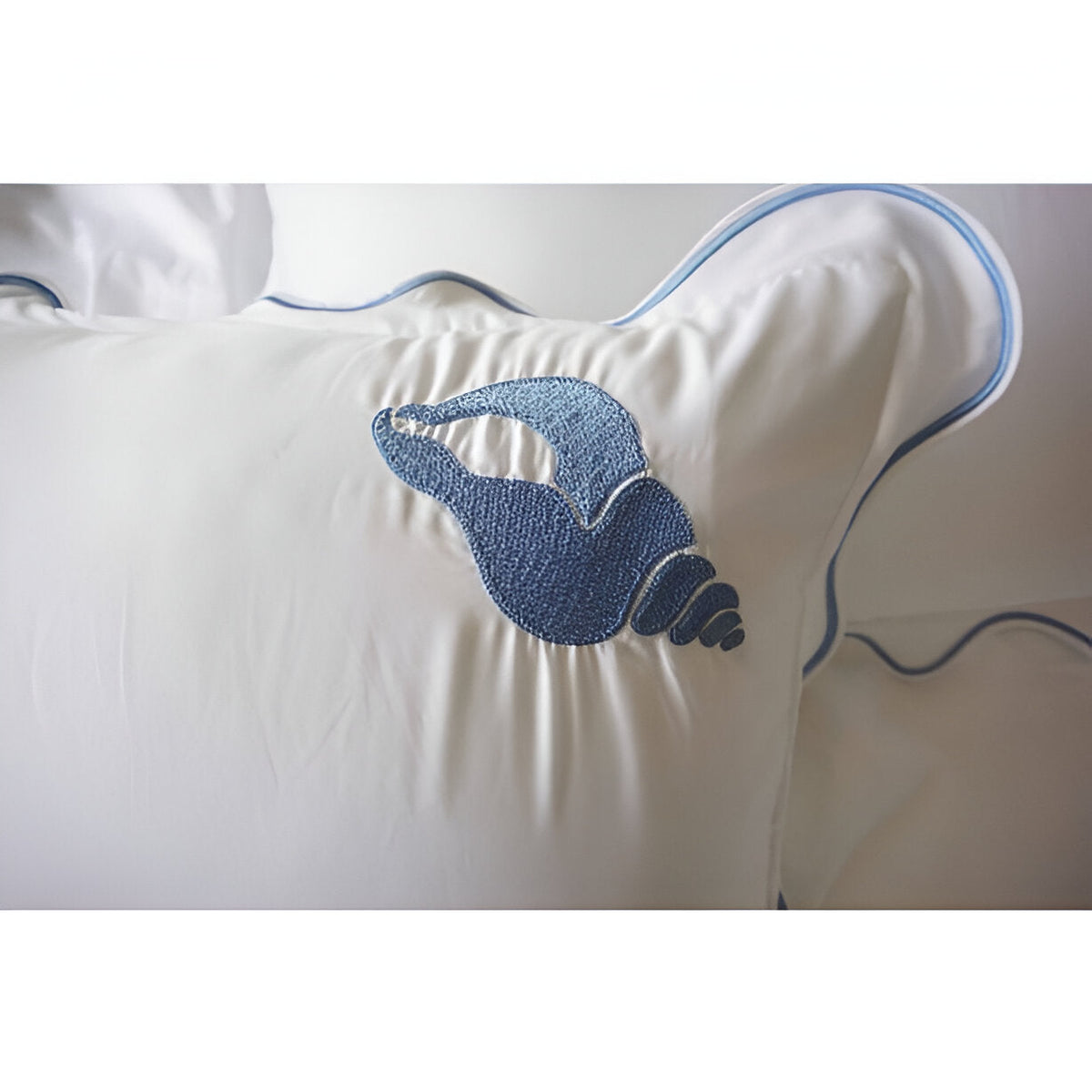Parure de lit en satin de coton brodé motif hippocampe