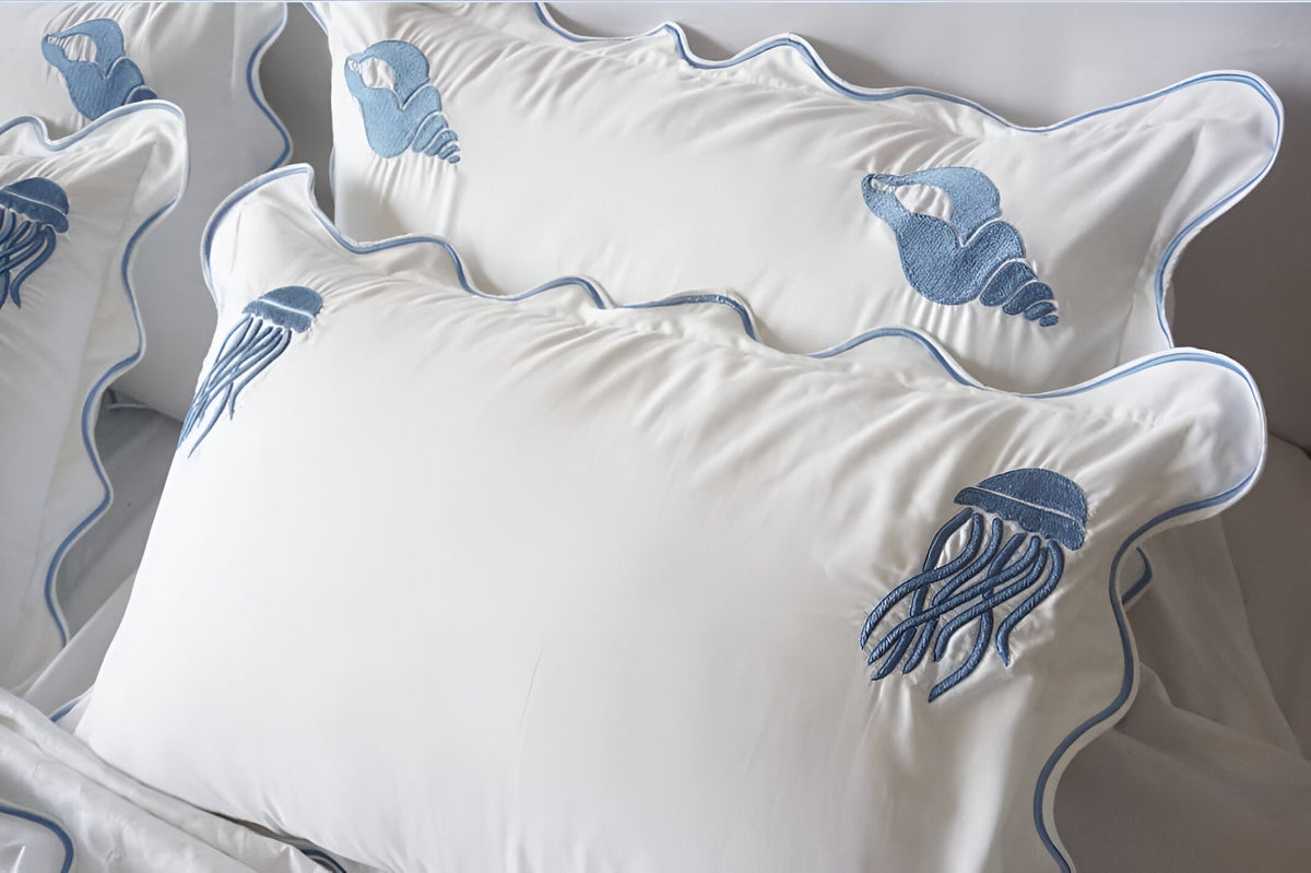 Parure de lit en satin de coton brodé motif hippocampe