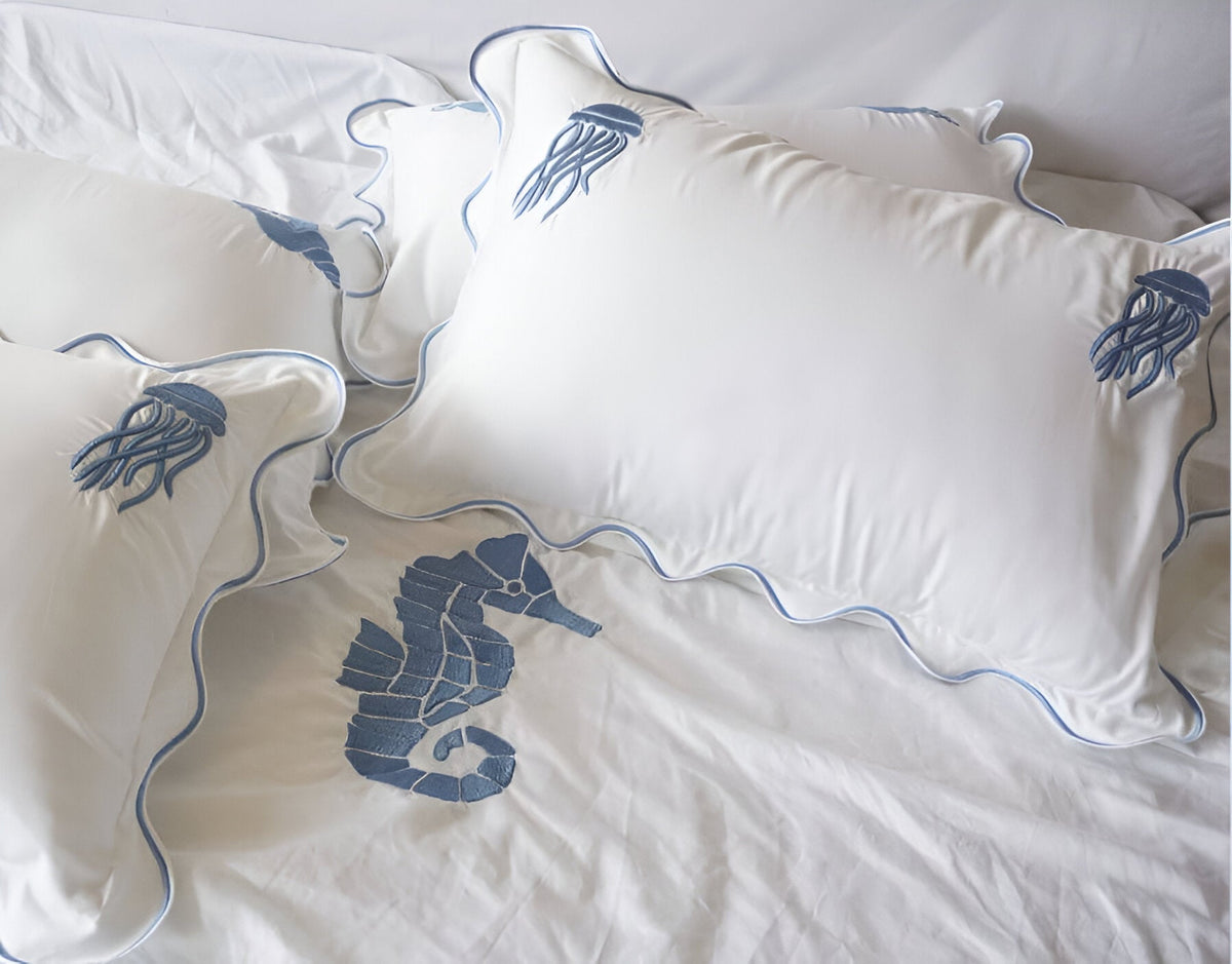 Parure de lit en satin de coton brodé motif hippocampe