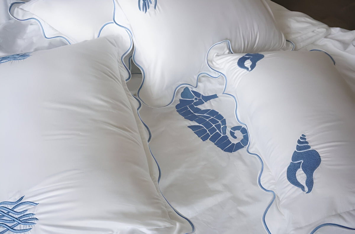 Parure de lit en satin de coton brodé motif hippocampe