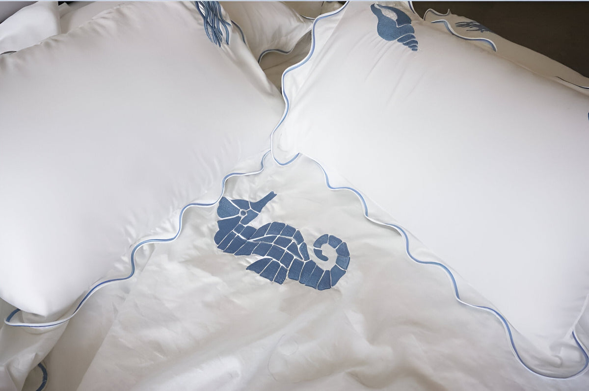 Parure de lit en satin de coton brodé motif hippocampe