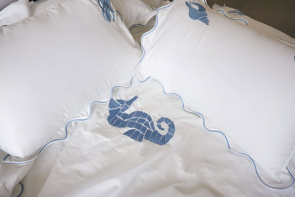 Parure de lit en satin de coton brodé motif hippocampe