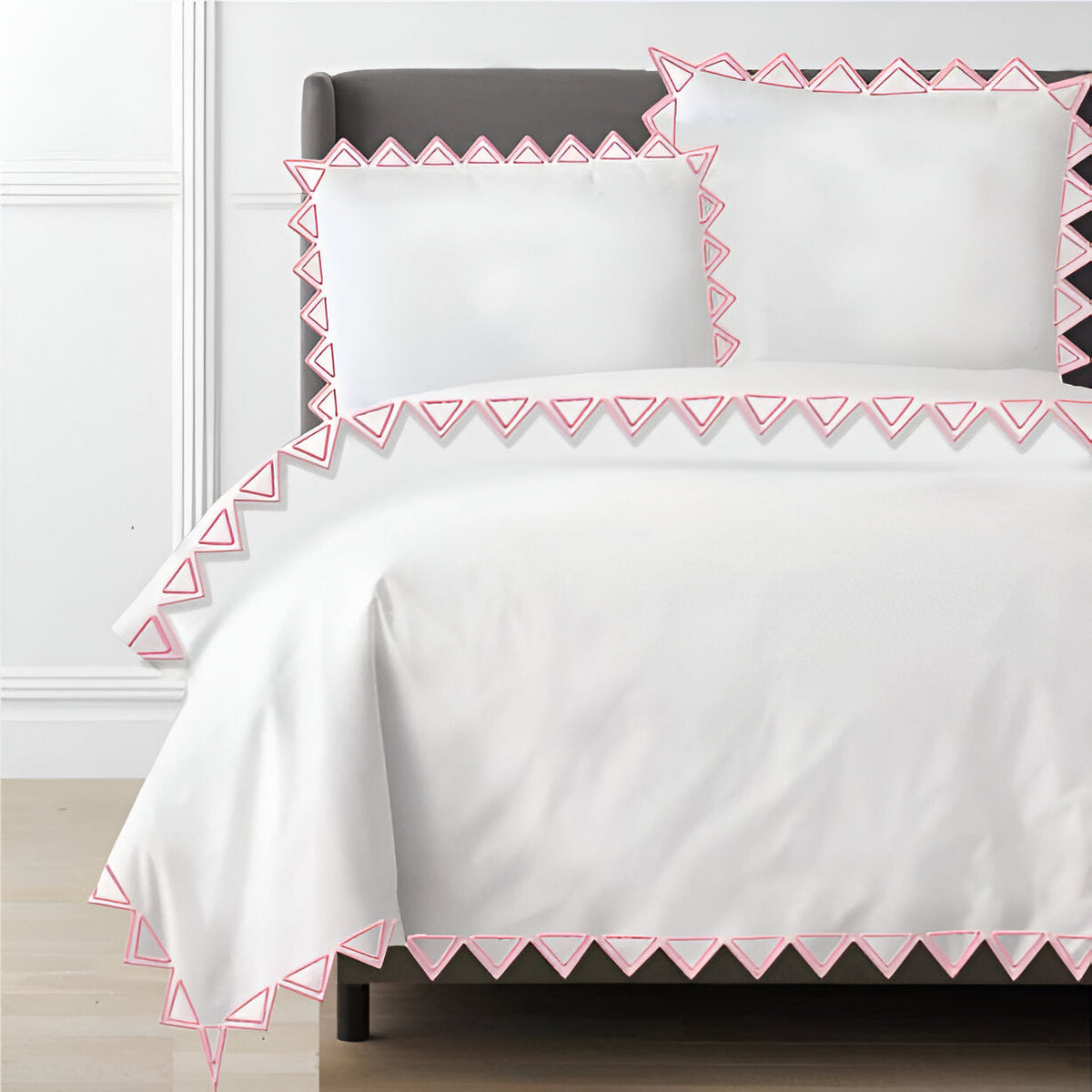 Parure de lit Ashley en satin de coton 400 fils avec broderie triangulaire