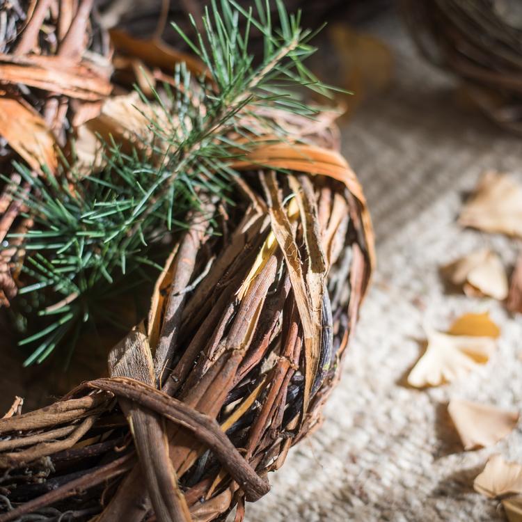 Ghirlanda natalizia in vimini e rattan naturale autunnale