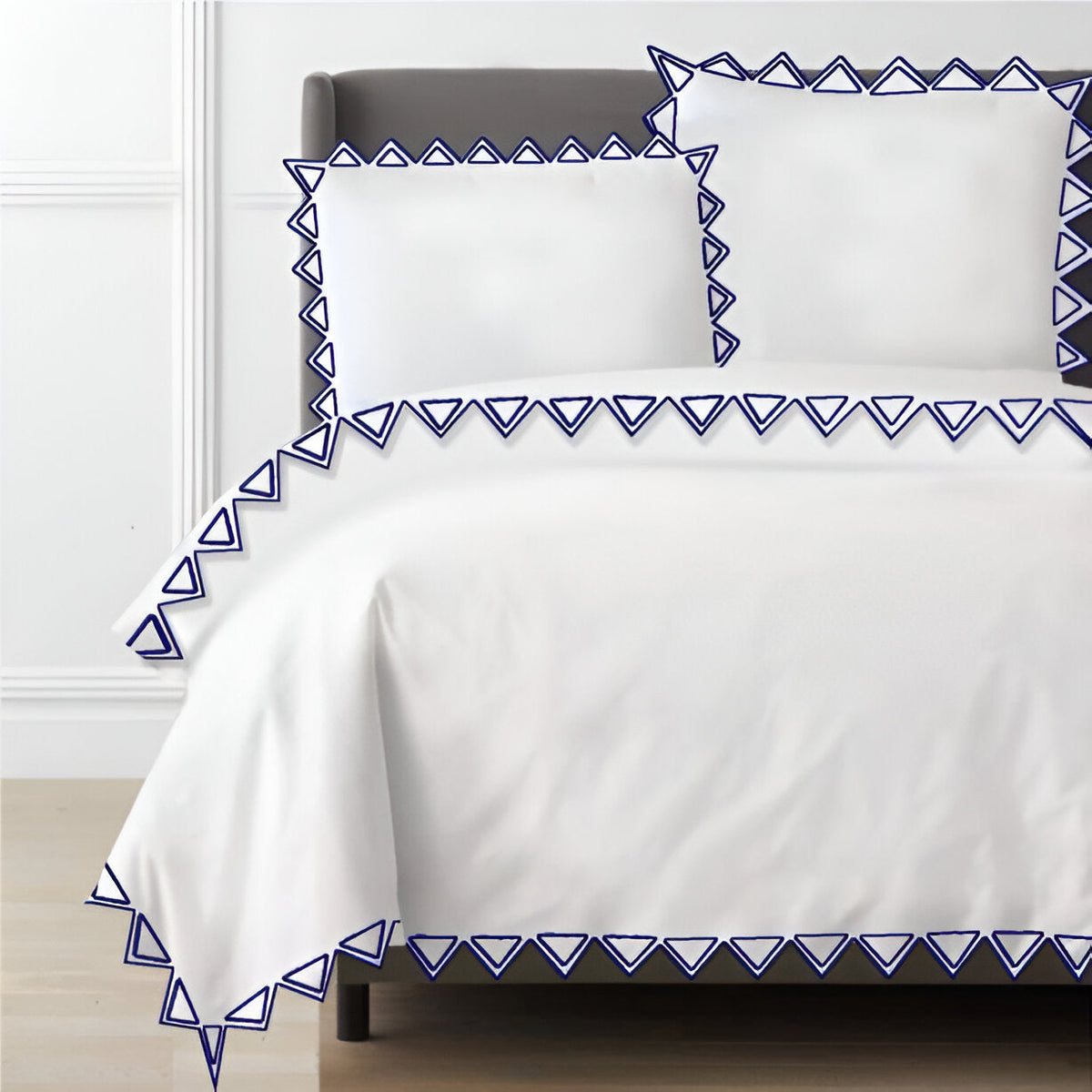 Parure de lit Ashley en satin de coton 400 fils avec broderie triangulaire
