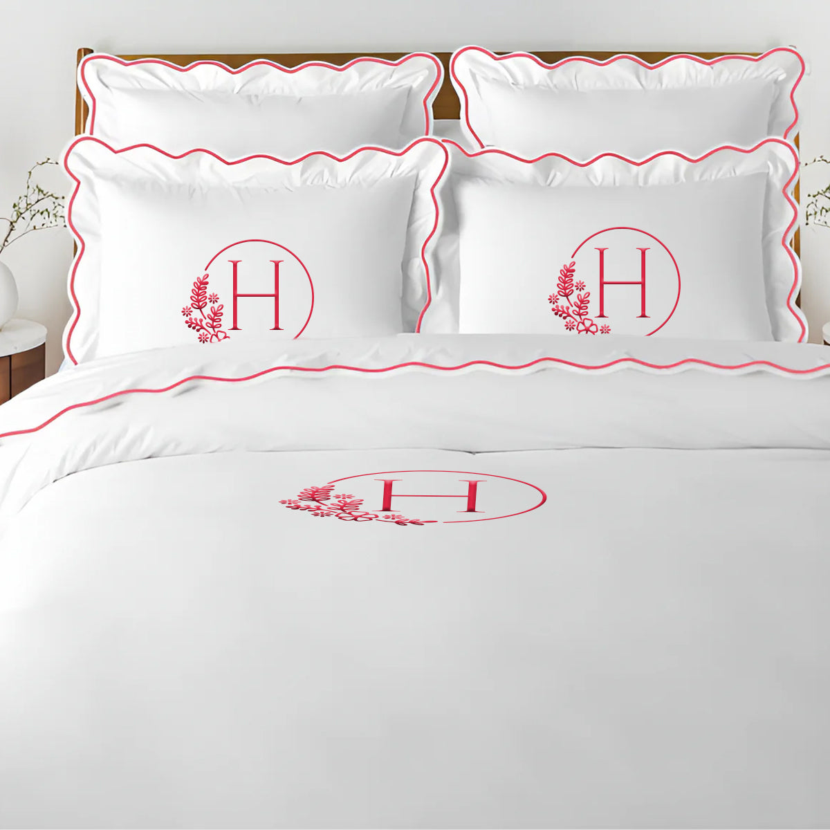 Parure de lit unie en satin de coton 400 fils avec broderie festonnée et monogramme