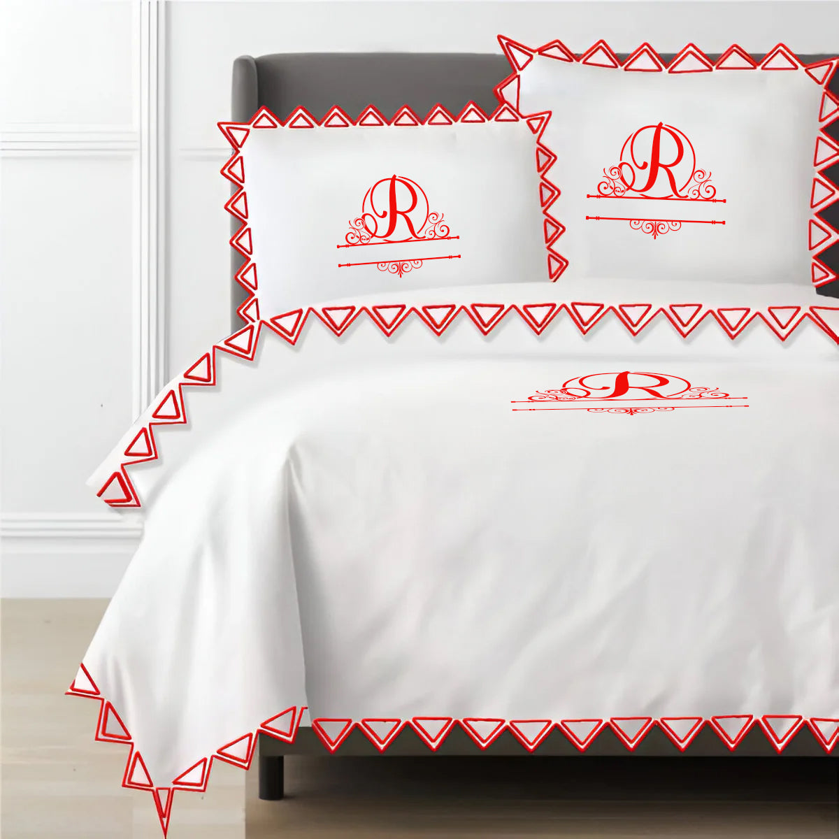 Parure de housse de couette unie en satin de coton 400 fils avec broderie triangulaire Ashley de Monogram