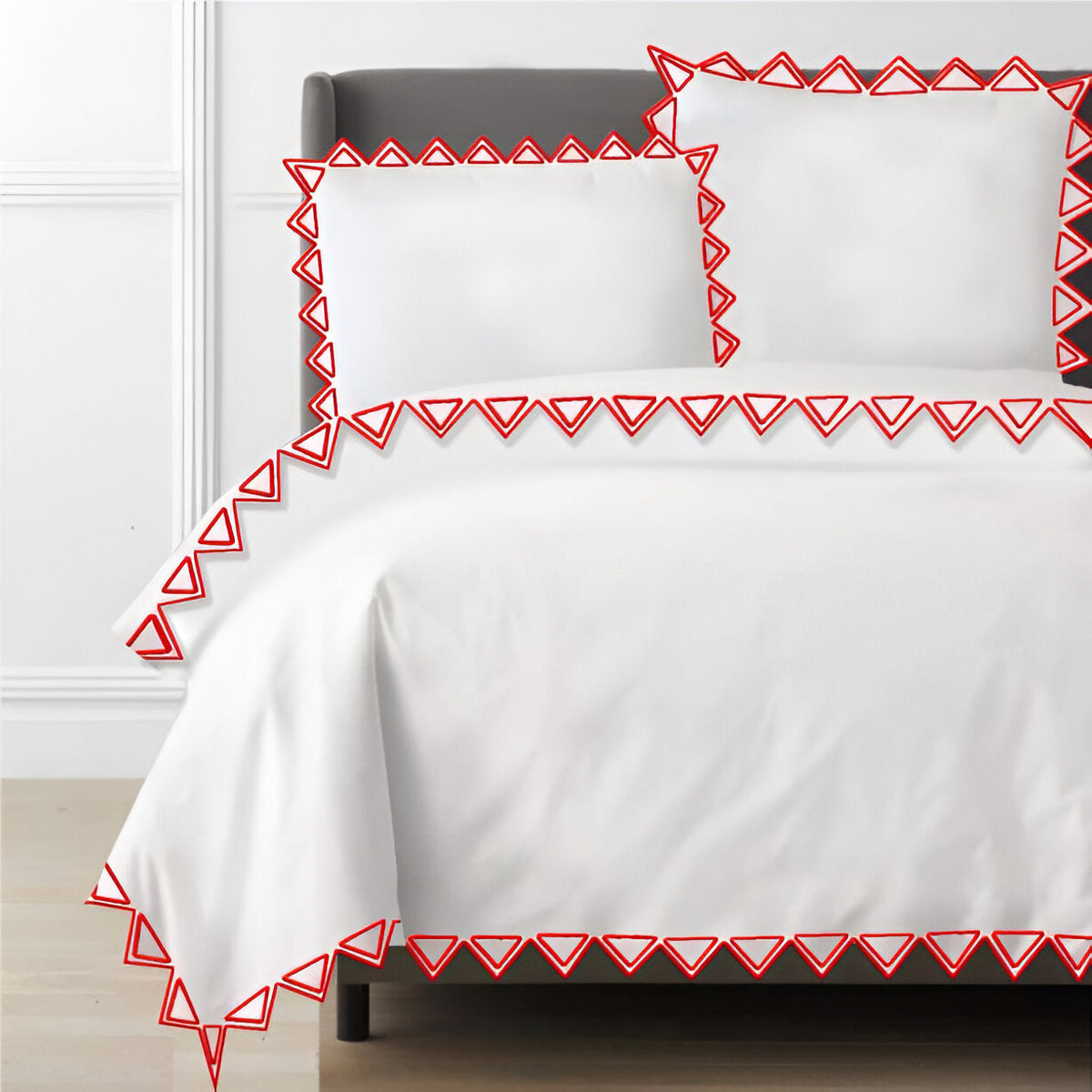 Parure de lit Ashley en satin de coton 400 fils avec broderie triangulaire