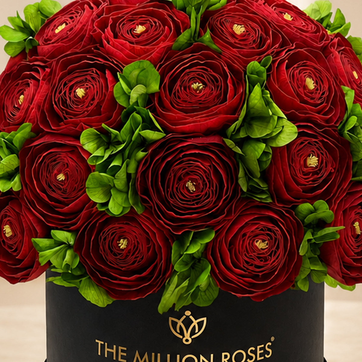 Boîte noire classique | Renoncules persanes rouges et hortensias verts