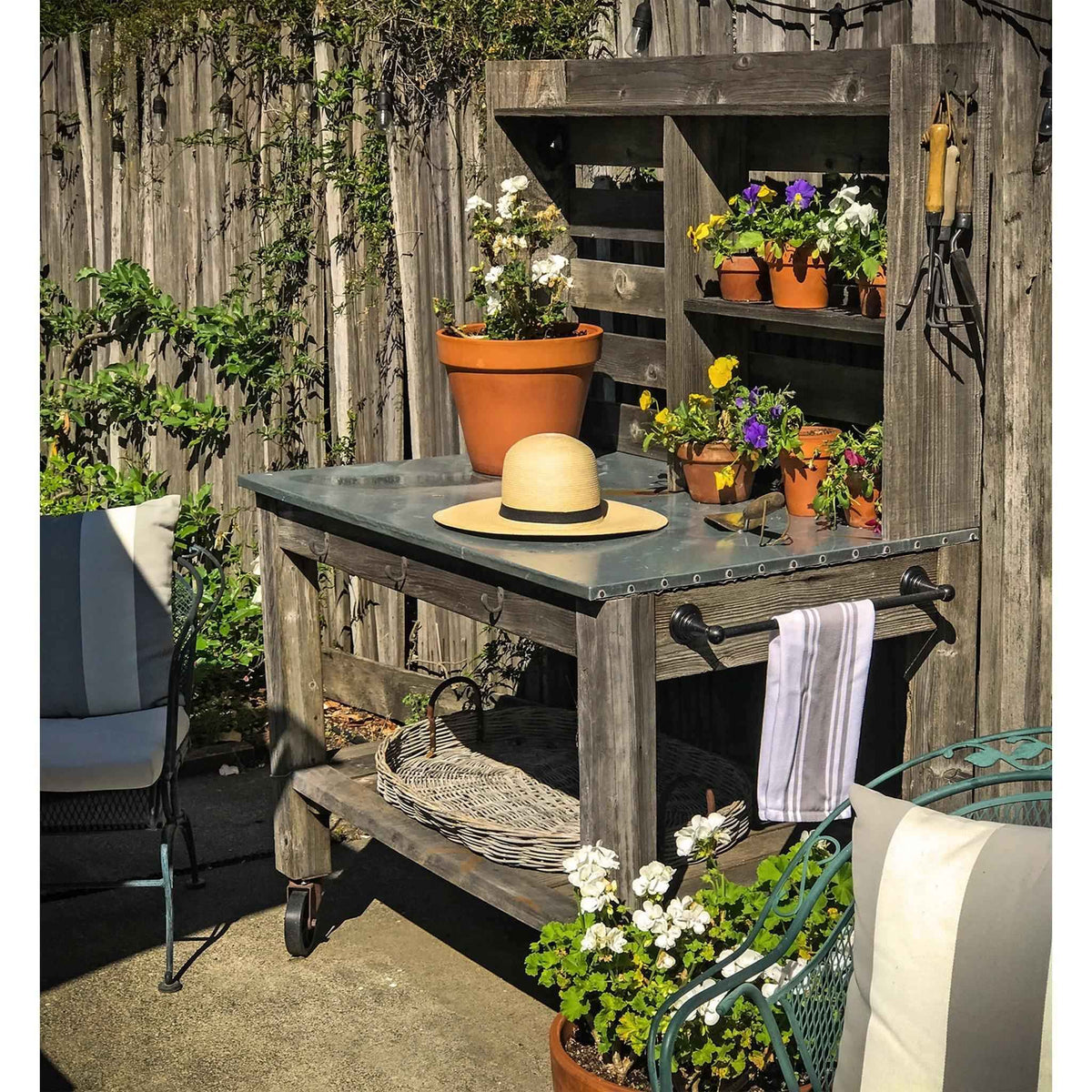 Table de rempotage en séquoia