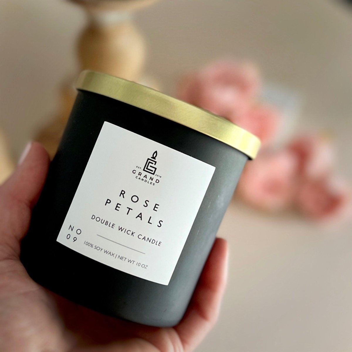 Bougie aux pétales de rose