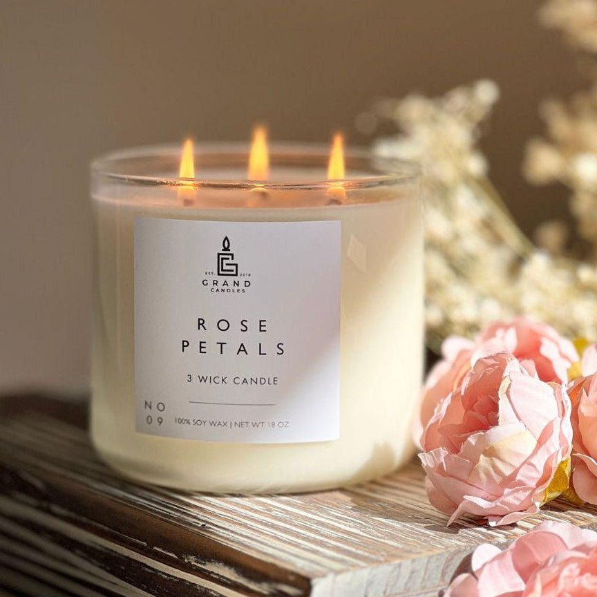 Bougie aux pétales de rose