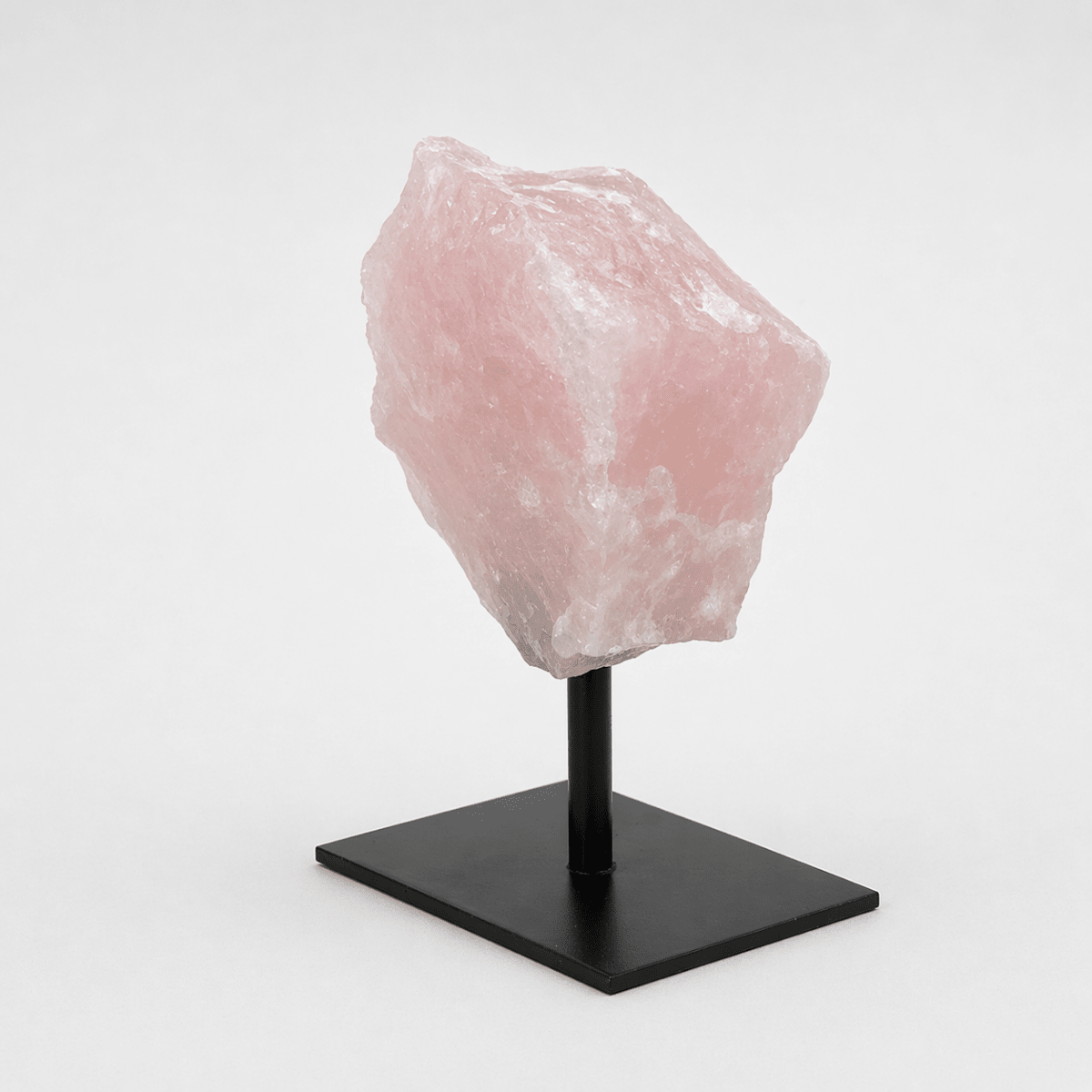 Quarzo rosa grezzo su supporto in metallo