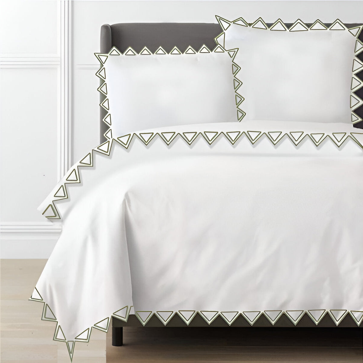 Parure de lit Ashley en satin de coton 400 fils avec broderie triangulaire