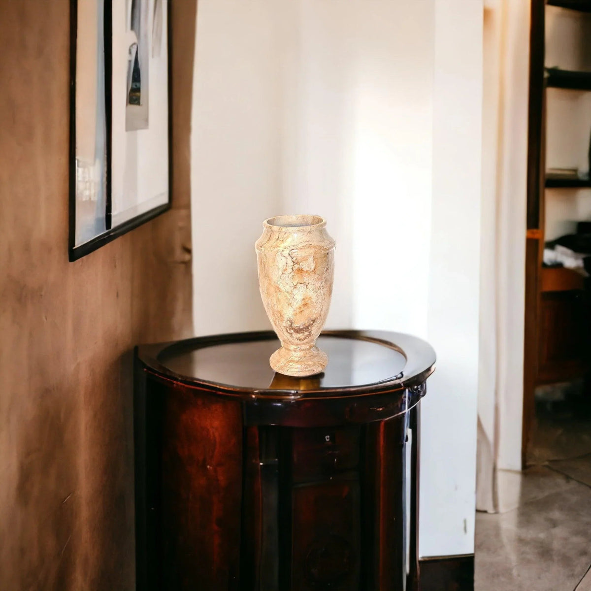Vaso decorativo in marmo Sahara Beige, altezza 13 pollici