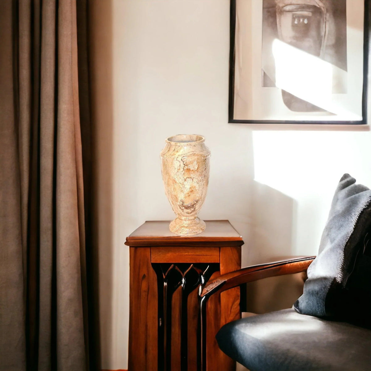 Vaso decorativo in marmo Sahara Beige, altezza 13 pollici