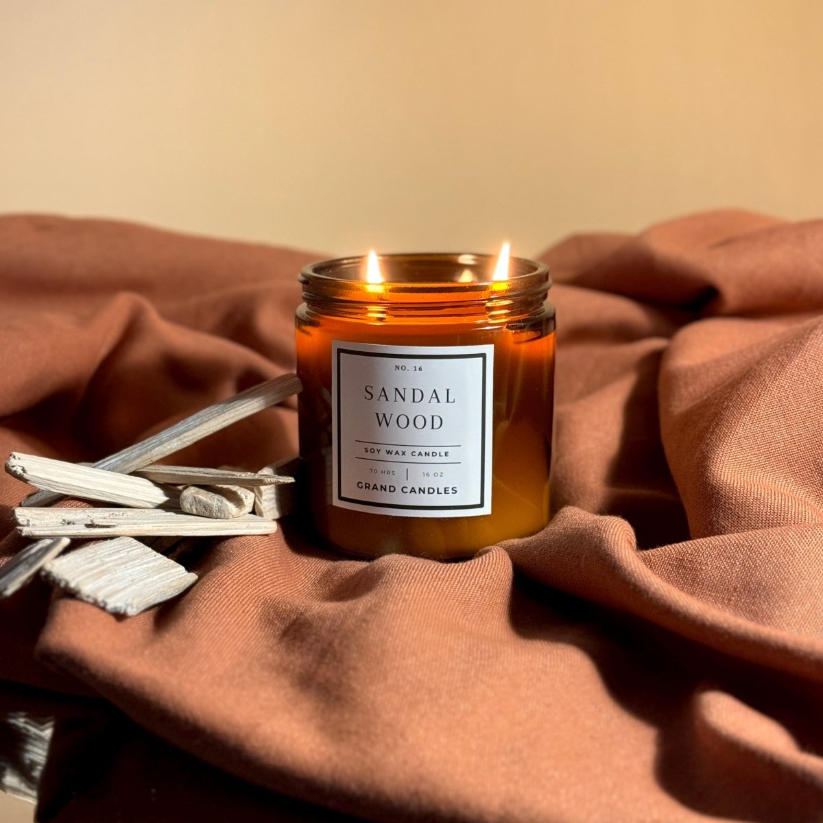 Candela al sandalo bianco