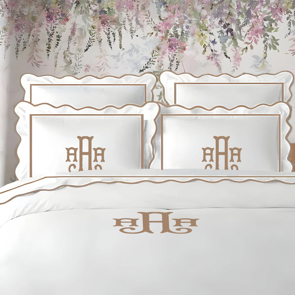 Parure de housse de couette unie en satin de coton 400 fils avec monogramme, broderie festonnée et bordure