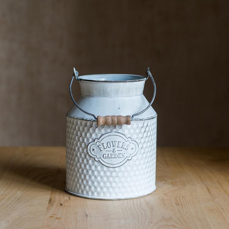 Petit baril de jardin en fer blanc pour fleurs
