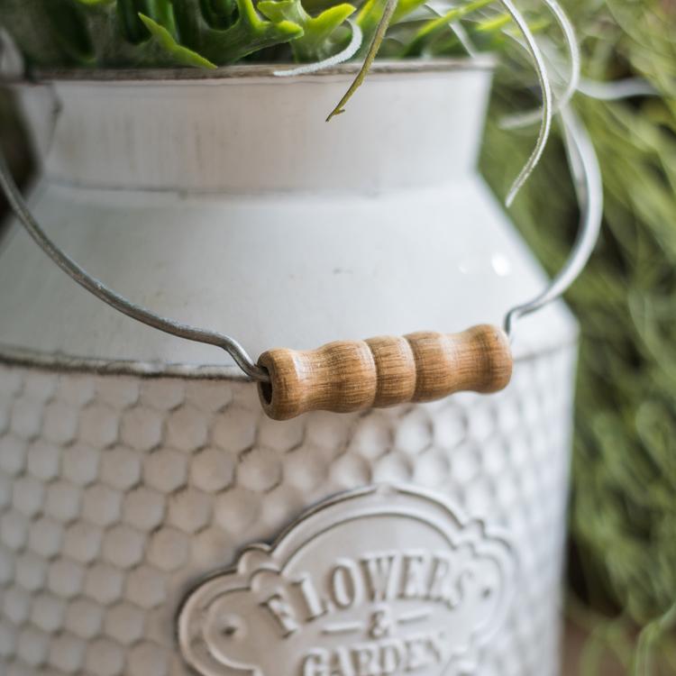 Petit baril de jardin en fer blanc pour fleurs
