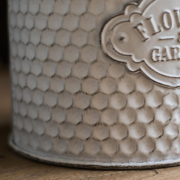 Petit baril de jardin en fer blanc pour fleurs