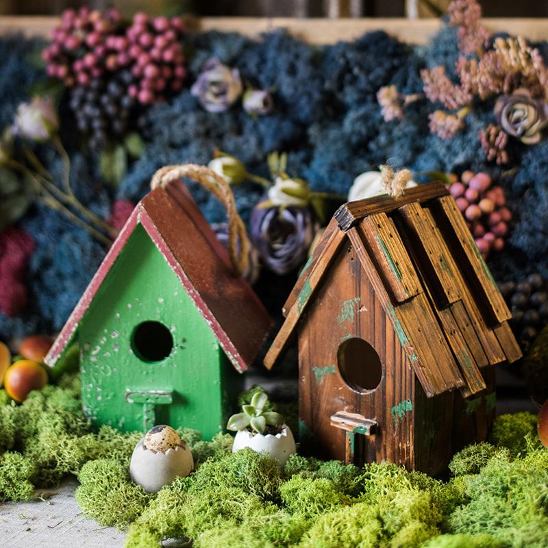 Ornement de nichoir en bois