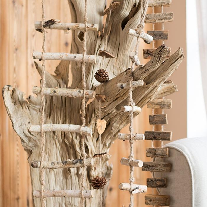 Decorazione in legno con cordino