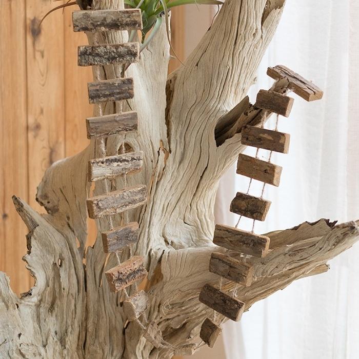 Decorazione in legno con cordino