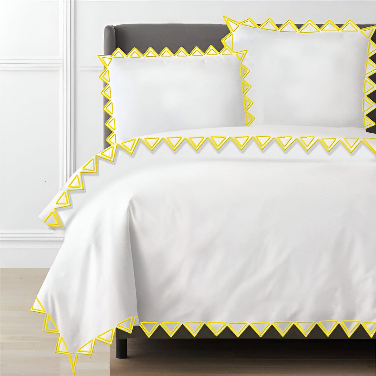 Parure de lit Ashley en satin de coton 400 fils avec broderie triangulaire