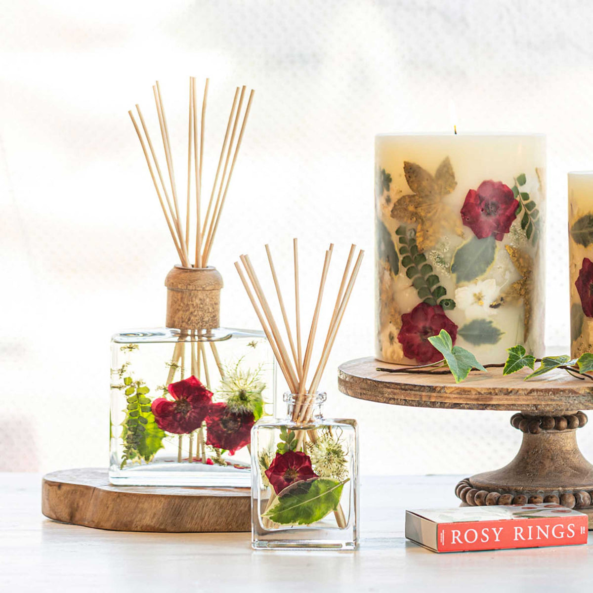 Accent Botanical Reed Diffuser - Winterberry Frost