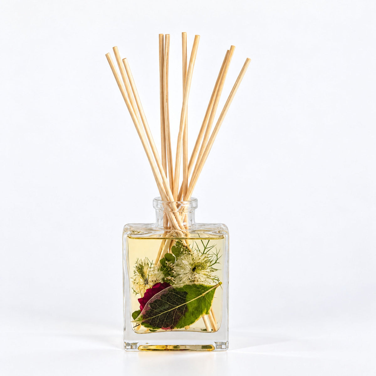 Accent Botanical Reed Diffuser - Winterberry Frost