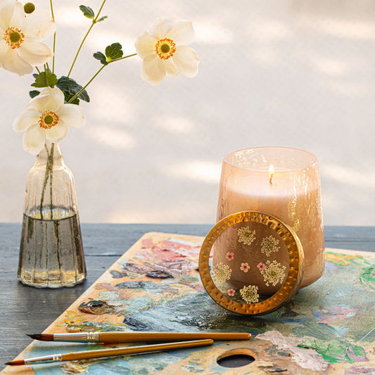 Candela alta ai fiori pressati Rose + Oud, effetto acquerello