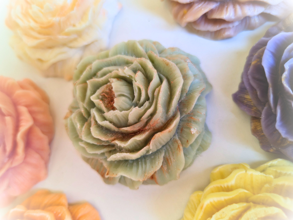 Holiday Gift Wax Flower Freshener | 18 Signature Scents