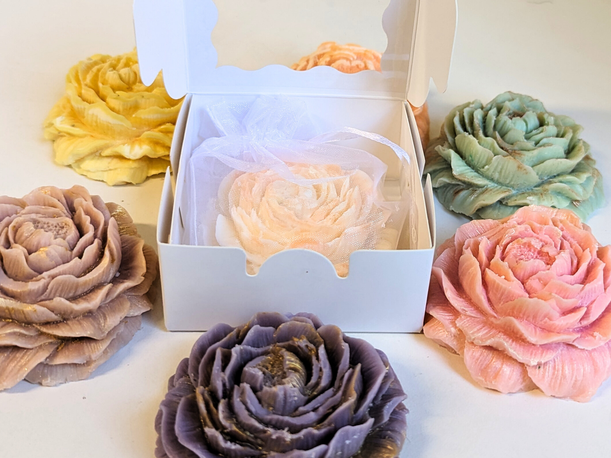 Holiday Gift Wax Flower Freshener | 18 Signature Scents