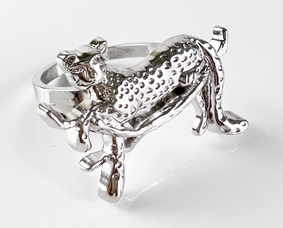 Fennco Styles Leopard Metal Napkin Rings, Set of 4 – Bronze Animal Napkin Holders for Home Décor, Dining Table, Family Gathering, Themed Party, Banquet and Special Occasion