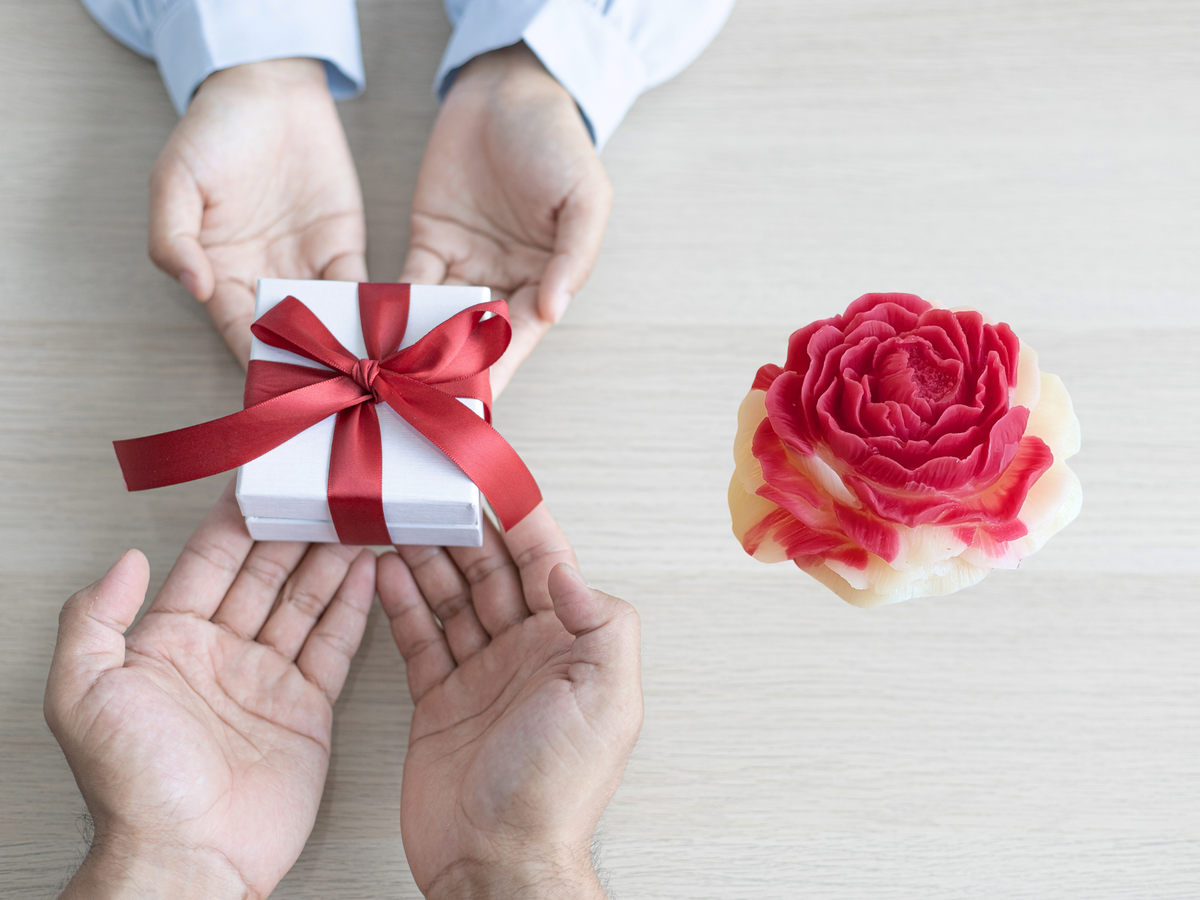 Holiday Gift Wax Flower Freshener | 18 Signature Scents