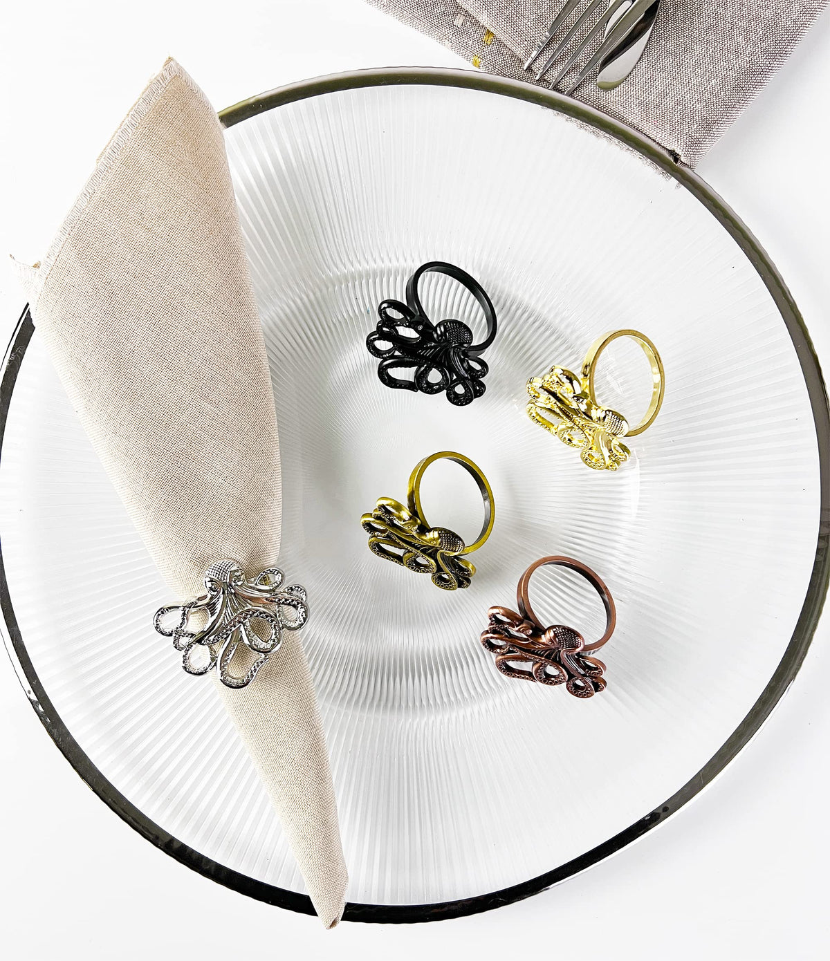 Fennco Styles Coastal Octopus Metal Napkin Rings, Set of 4 - Gold Nautical Napkin Holders for Home Décor, Dining Table, Banquets, Family Gathering and Special Occasions