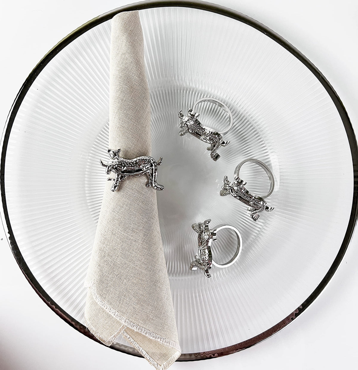 Fennco Styles Leopard Metal Napkin Rings, Set of 4 – Bronze Animal Napkin Holders for Home Décor, Dining Table, Family Gathering, Themed Party, Banquet and Special Occasion