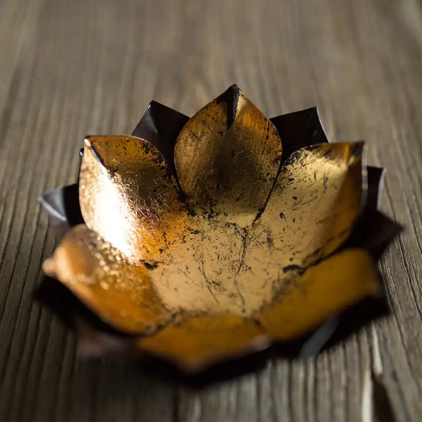 Bougeoir lotus en métal doré - Petit