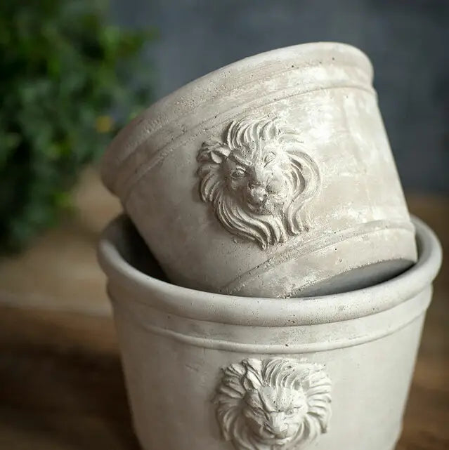 Jardinière tête de lion en ciment moulé