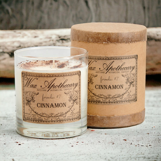 Candela botanica alla cannella da 7 oz in bicchiere da whisky
