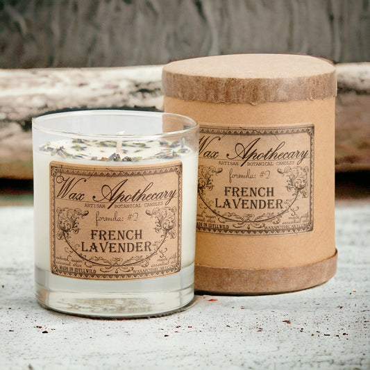 Bougie botanique à la lavande française de 200 g dans un verre à whisky