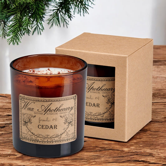 Candela artigianale in vetro ambrato al cedro da 9 oz