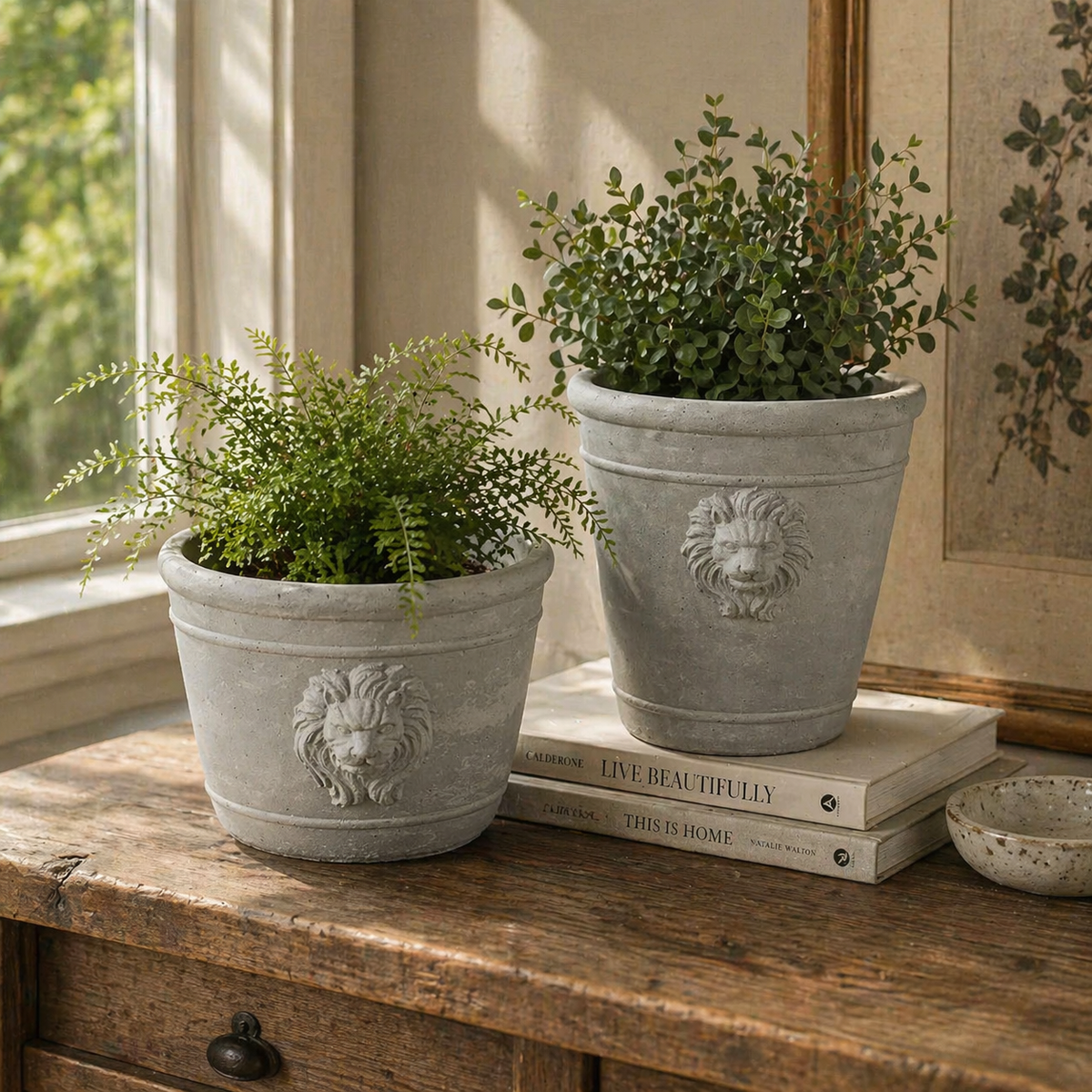 Jardinière tête de lion en ciment moulé