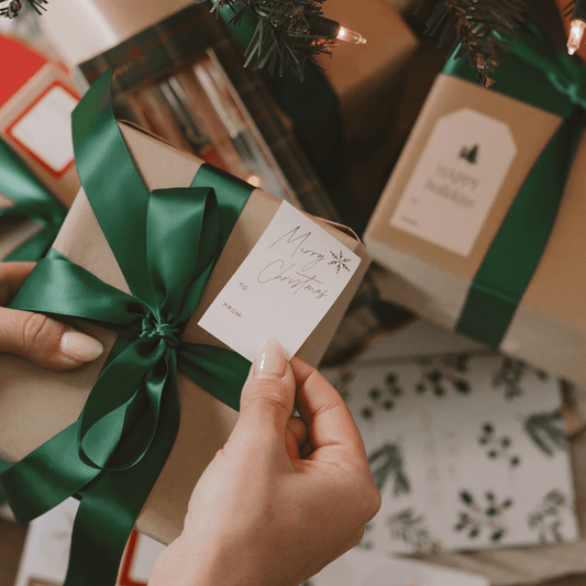 Ensemble d'étiquettes cadeaux classiques pour les fêtes