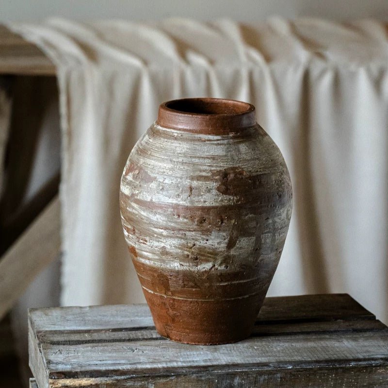Pot en terre cuite marron de restauration