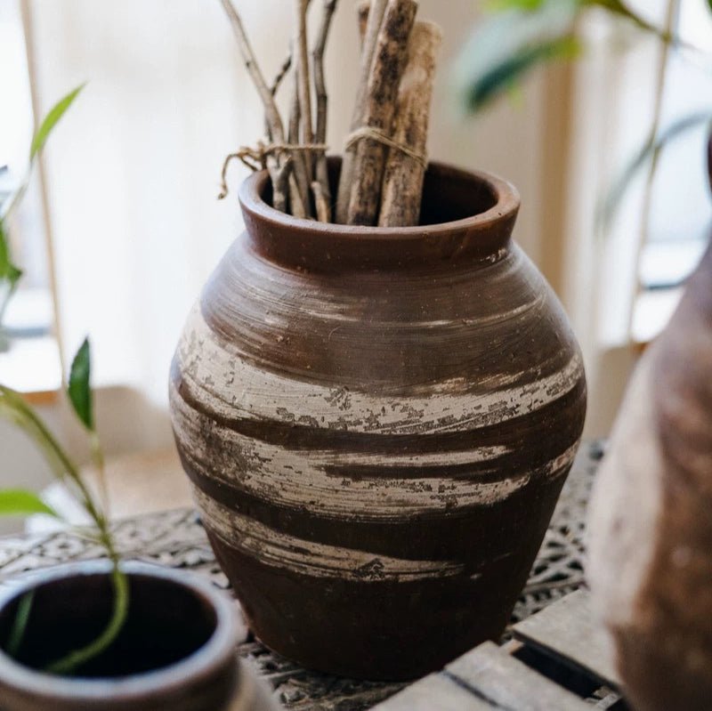 Pot en terre cuite marron de restauration