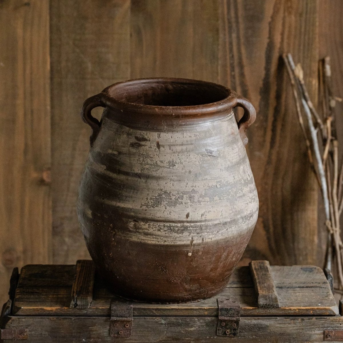Pot en terre cuite marron de restauration