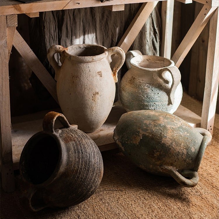Restauro di un vaso antico in diversi stili