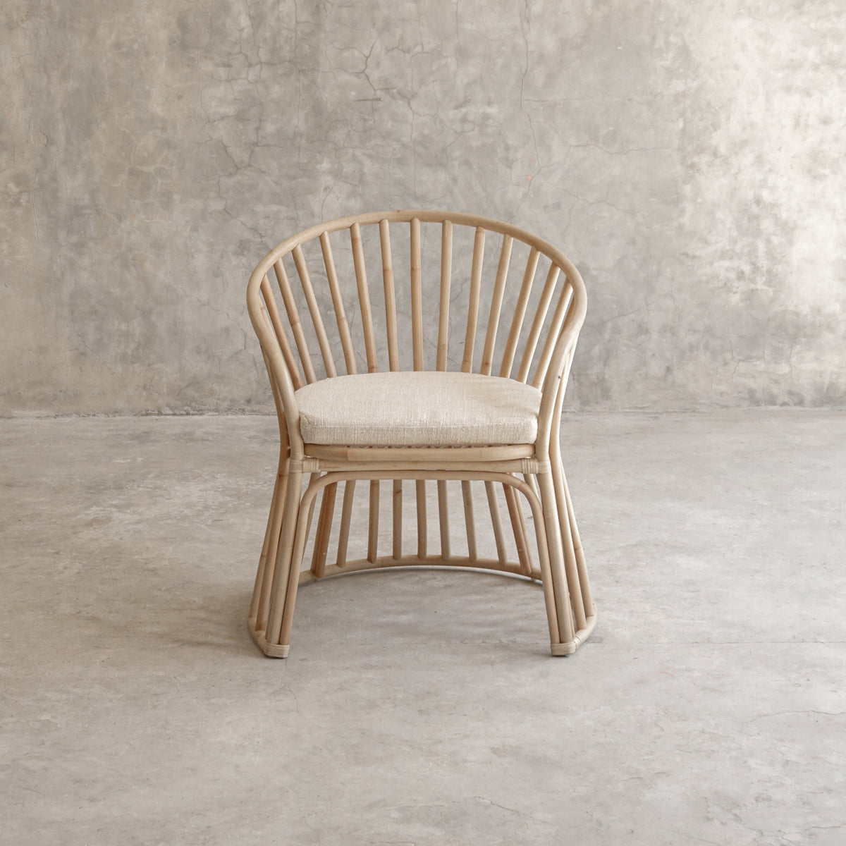 Perla Curved Rattan Occasional Chair – Natural Lounge Chair with Cushion